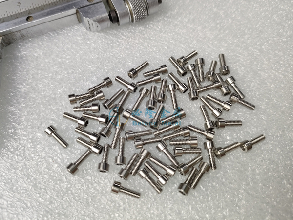 Zirconium screw