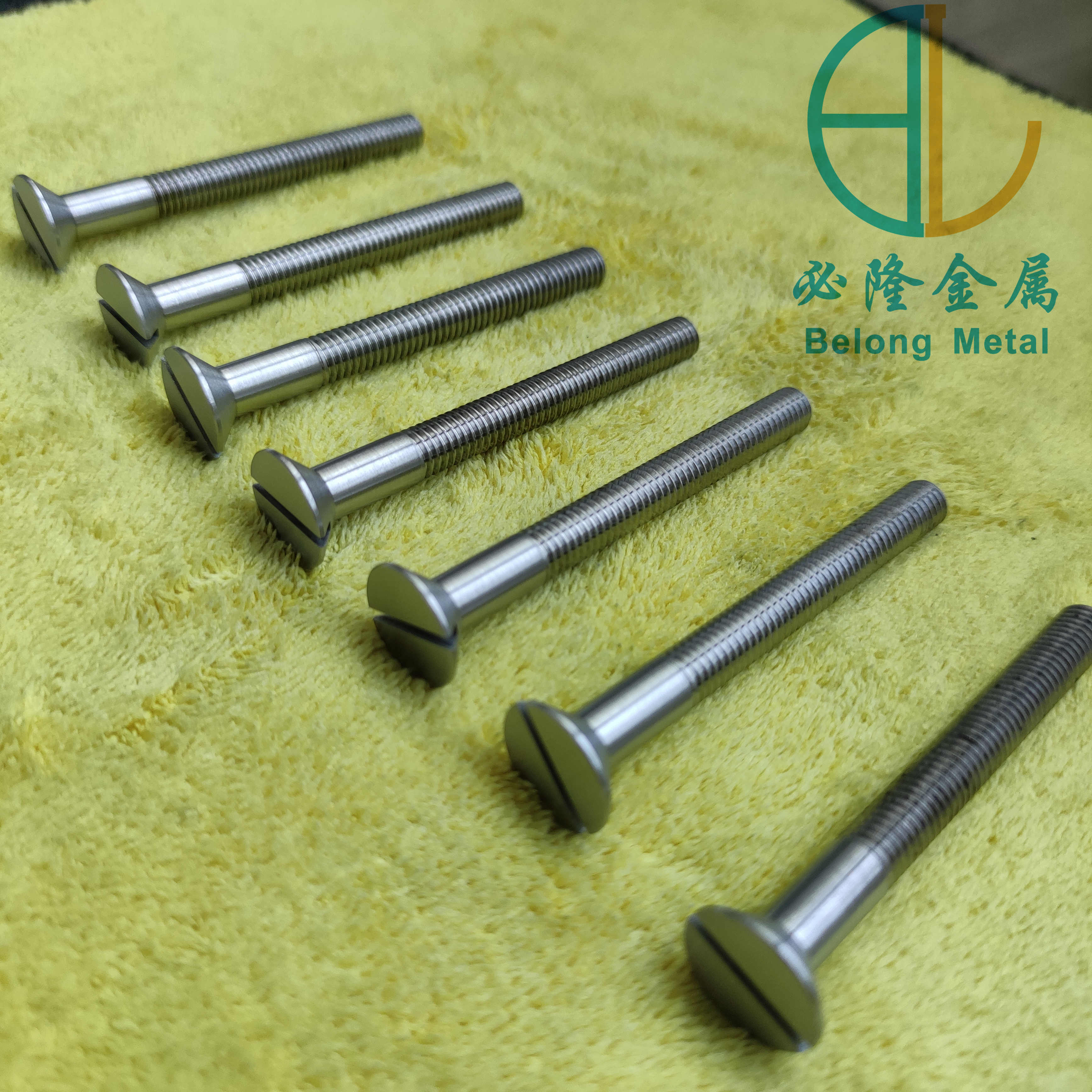 Tungsten screw is a fastener made of tungsten alloy, which has the characteristics of high density, high strength, high hardness and good thermal conductivity